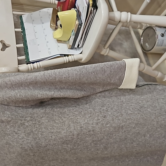 NANETTE LAPORE, SZ. XS, GRAY SWEATER WITH LONG SLEEVES WITH WHITE CUFFS. - Picture 4 of 16